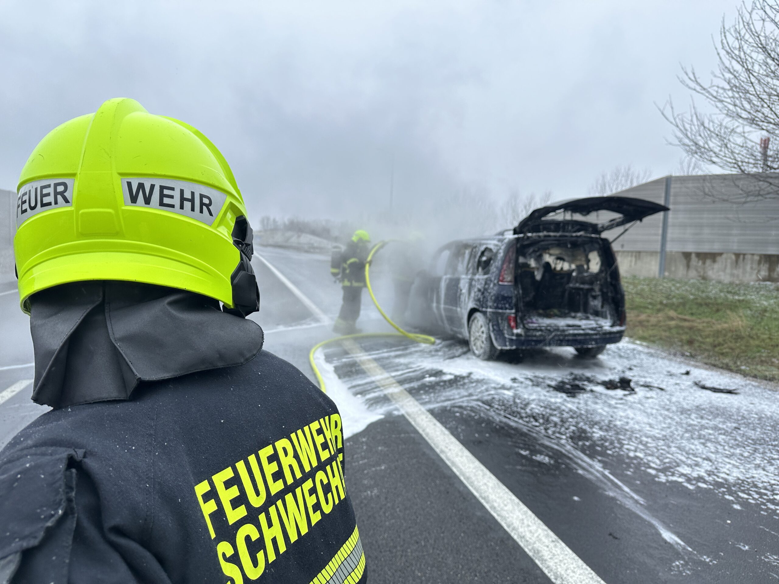 fahrzeugbrand-auf-der-s1-feuerwehr-objektiv